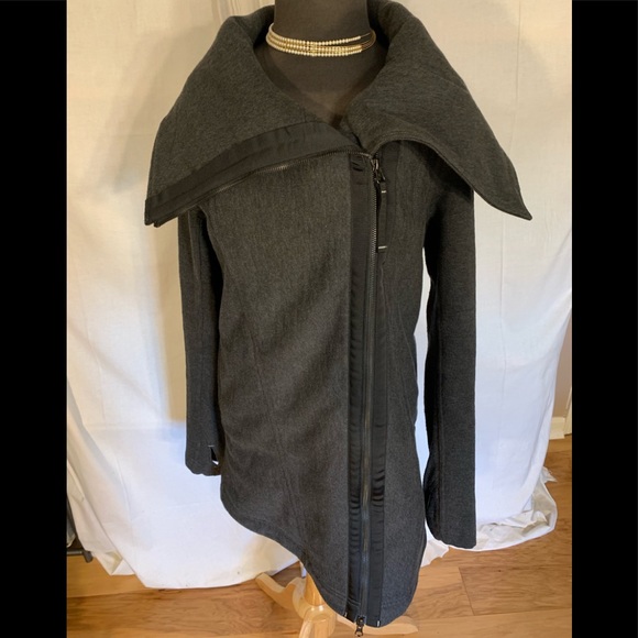 Lululemon asymmetrical jacket with folding collar - Picture 1 of 5